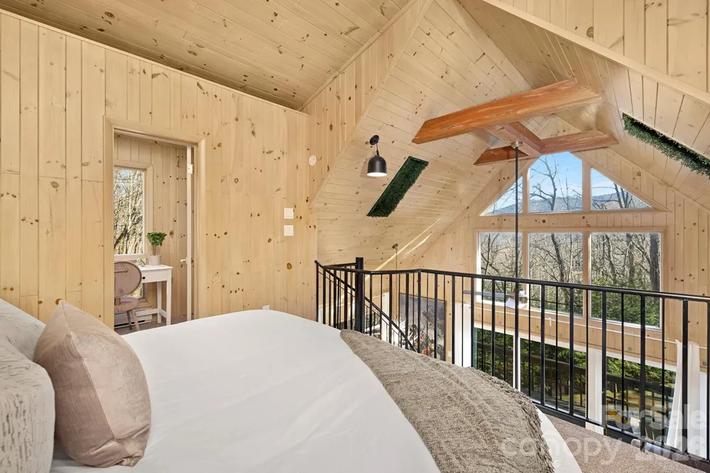 556/558 Thorncliff Drive Seven Devils, NC 28604