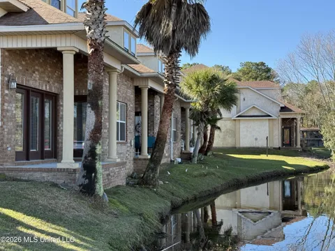 212,312,31 Capri Place