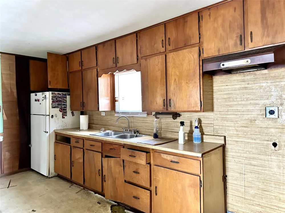 1148 Old Nails Creek Road Giddings, TX 78942