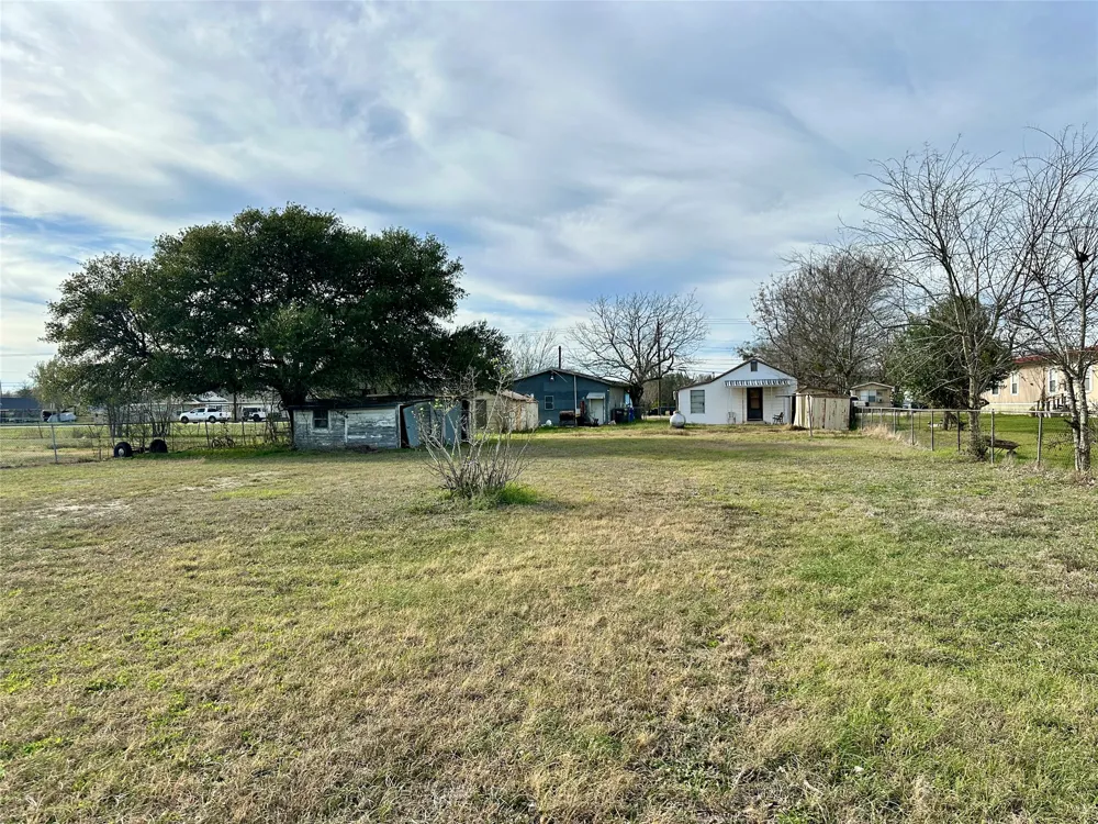 1148 Old Nails Creek Road Giddings, TX 78942