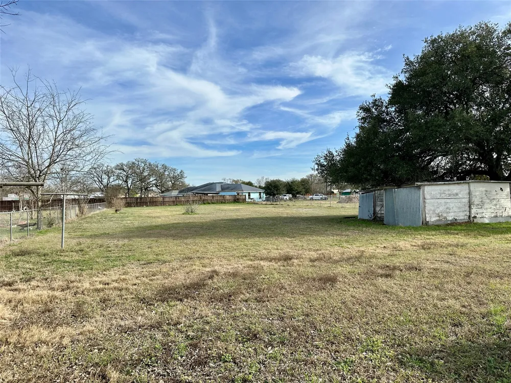 1148 Old Nails Creek Road Giddings, TX 78942