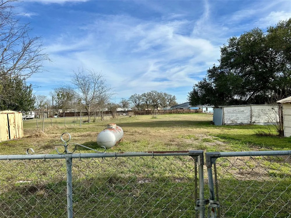 1148 Old Nails Creek Road Giddings, TX 78942