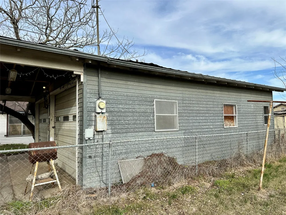 1148 Old Nails Creek Road Giddings, TX 78942