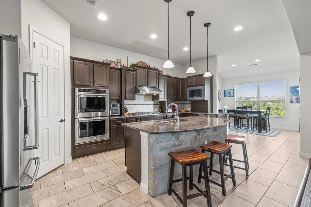 416 Maialina Cove Lakeway, TX 78738