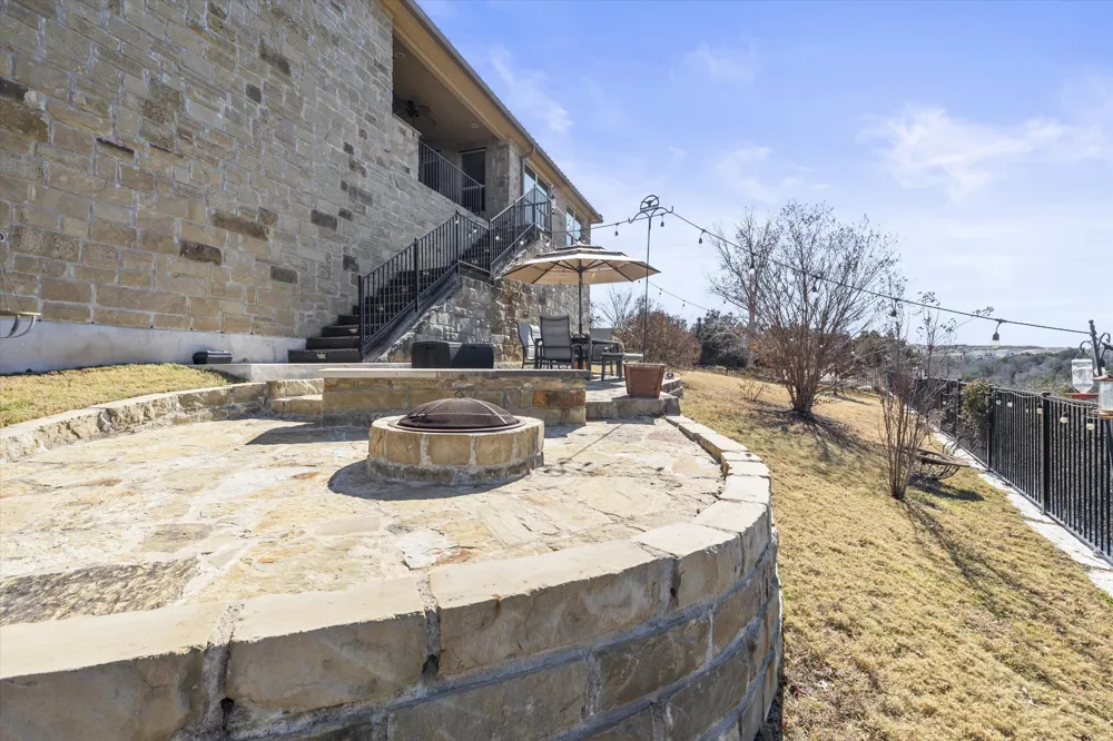 416 Maialina Cove Lakeway, TX 78738