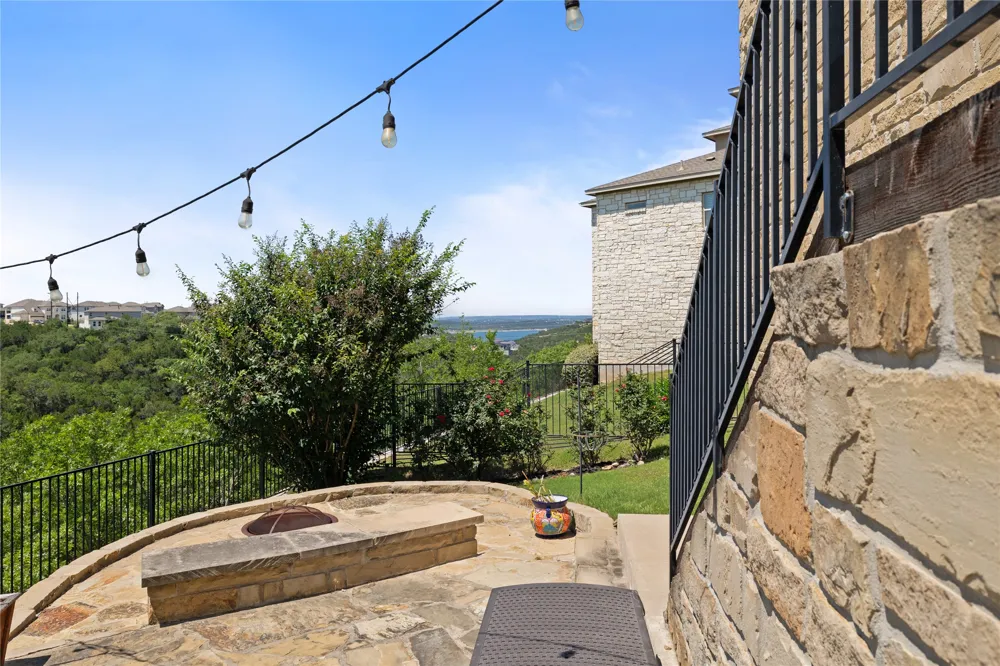 416 Maialina Cove Lakeway, TX 78738