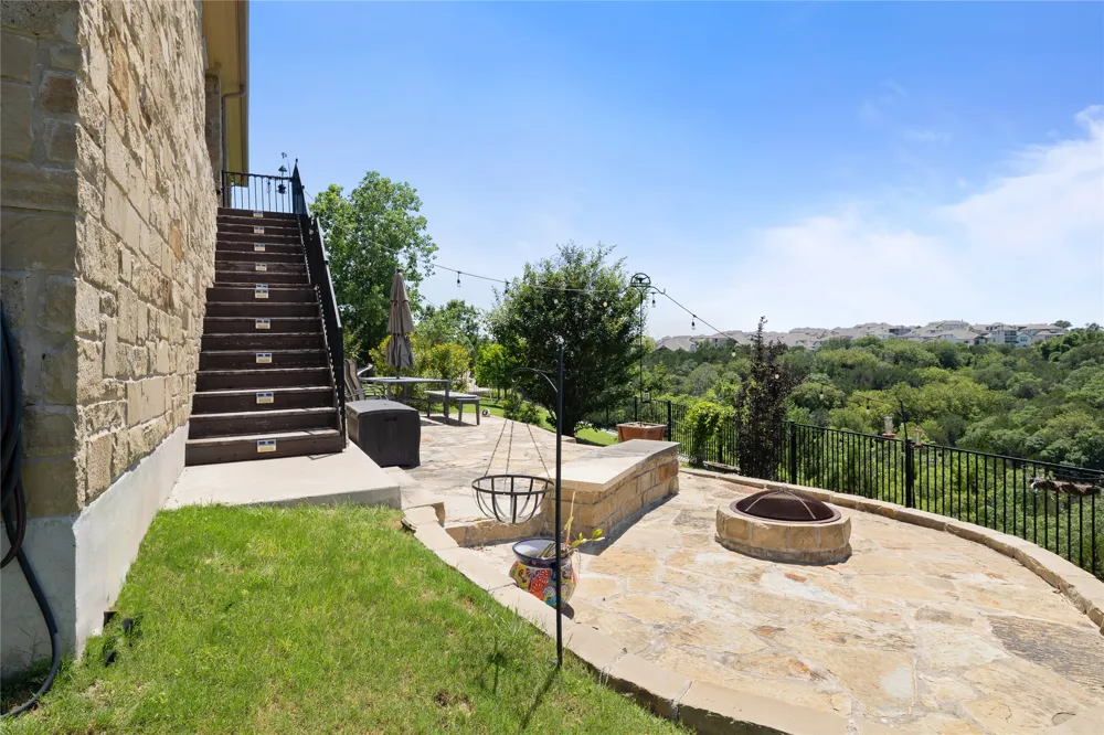 416 Maialina Cove Lakeway, TX 78738