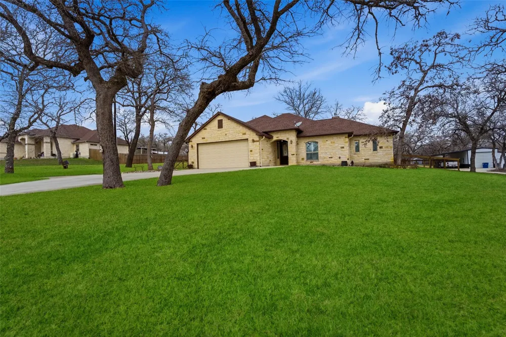 203 Champions Boulevard La Vernia, TX 78121