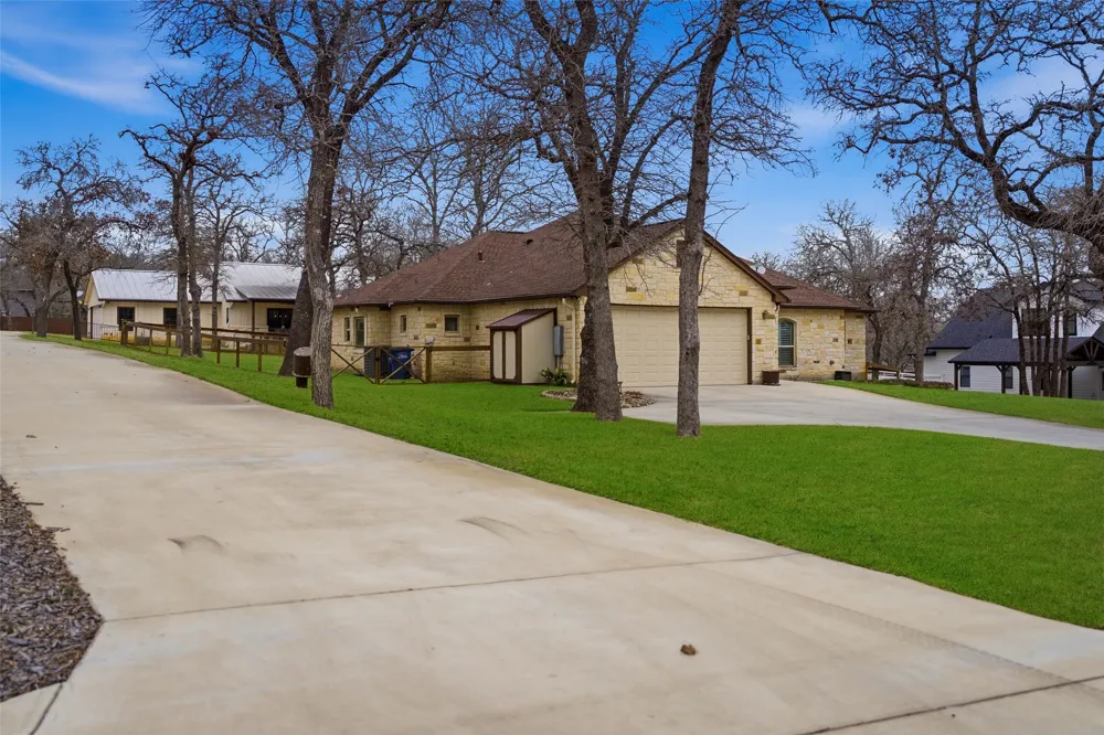 203 Champions Boulevard La Vernia, TX 78121