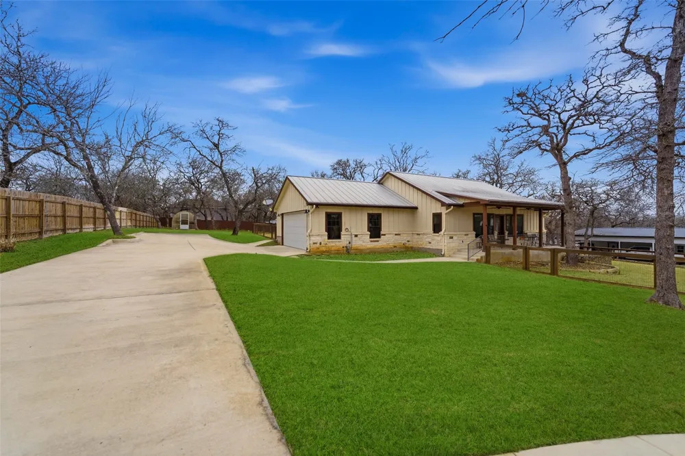 203 Champions Boulevard La Vernia, TX 78121