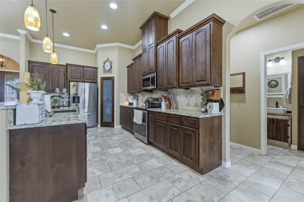 203 Champions Boulevard La Vernia, TX 78121