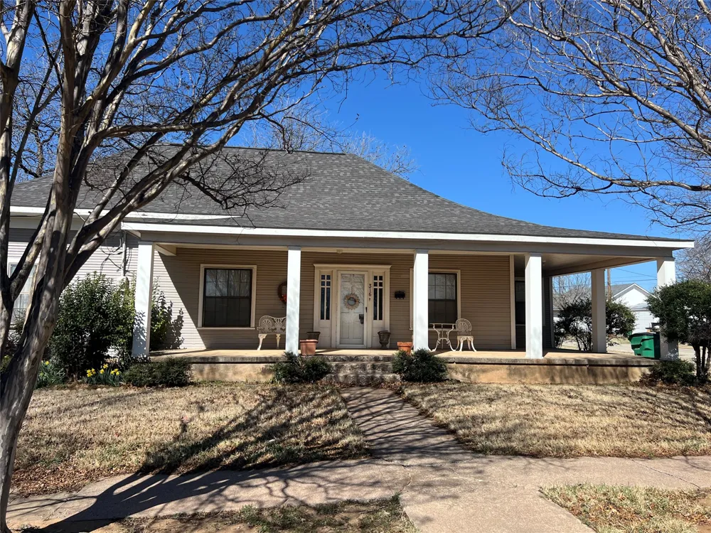 316 E Spring Street Henrietta, TX 76365