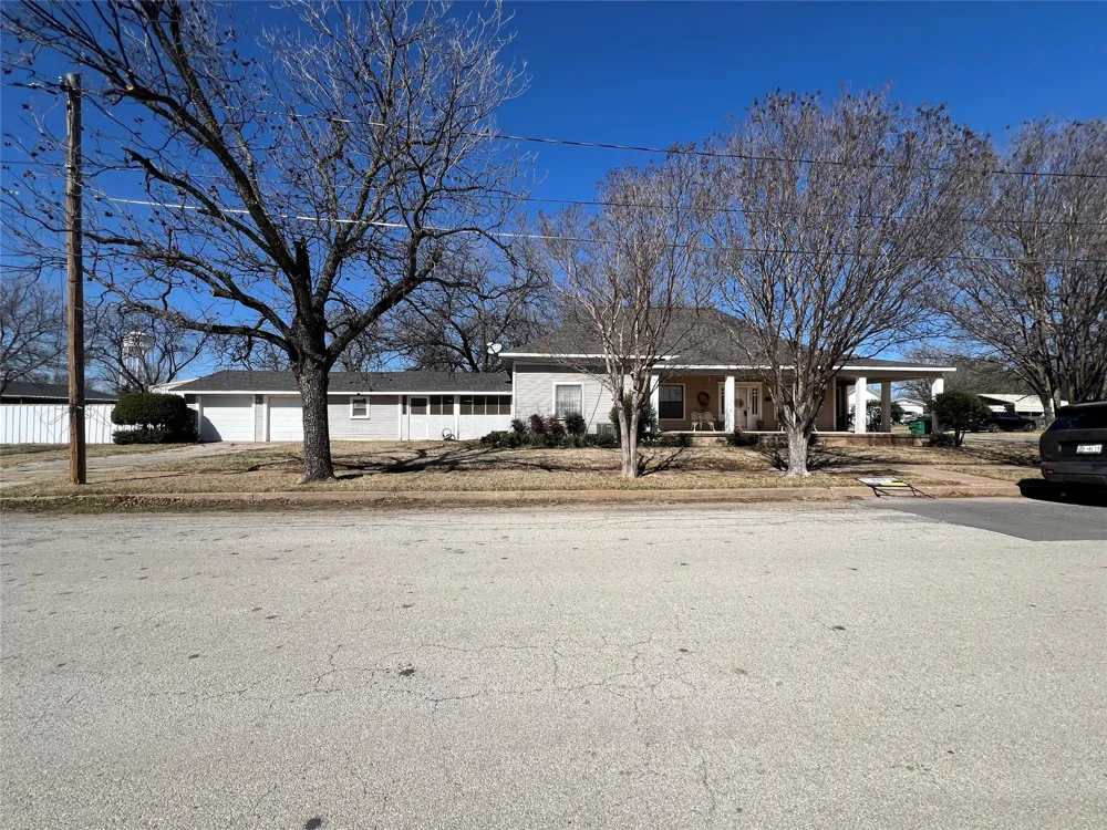 316 E Spring Street Henrietta, TX 76365