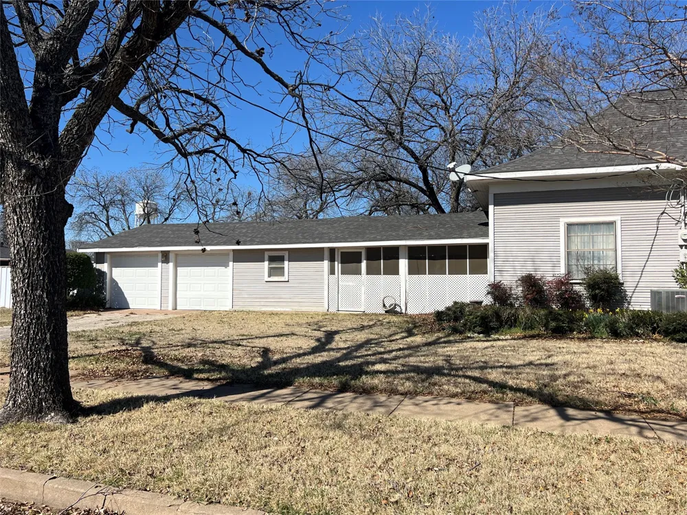 316 E Spring Street Henrietta, TX 76365