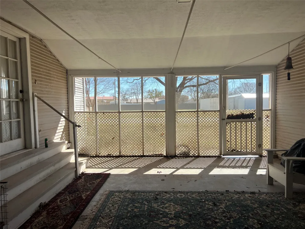 316 E Spring Street Henrietta, TX 76365