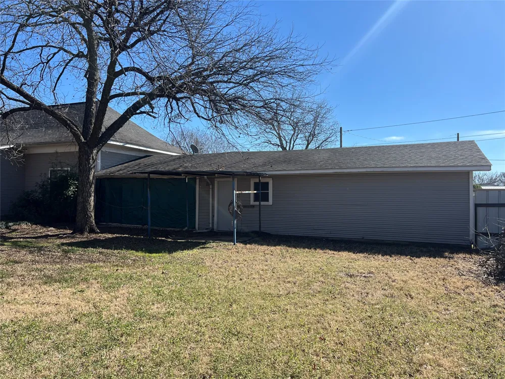 316 E Spring Street Henrietta, TX 76365