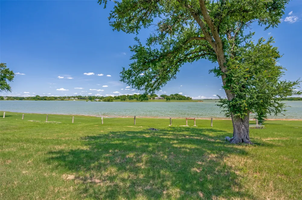 1505 Hillcrest Drive Little Elm, TX 75068