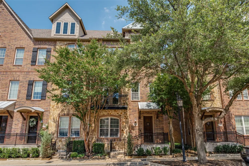 4045 Winsor Drive Farmers Branch, TX 75244