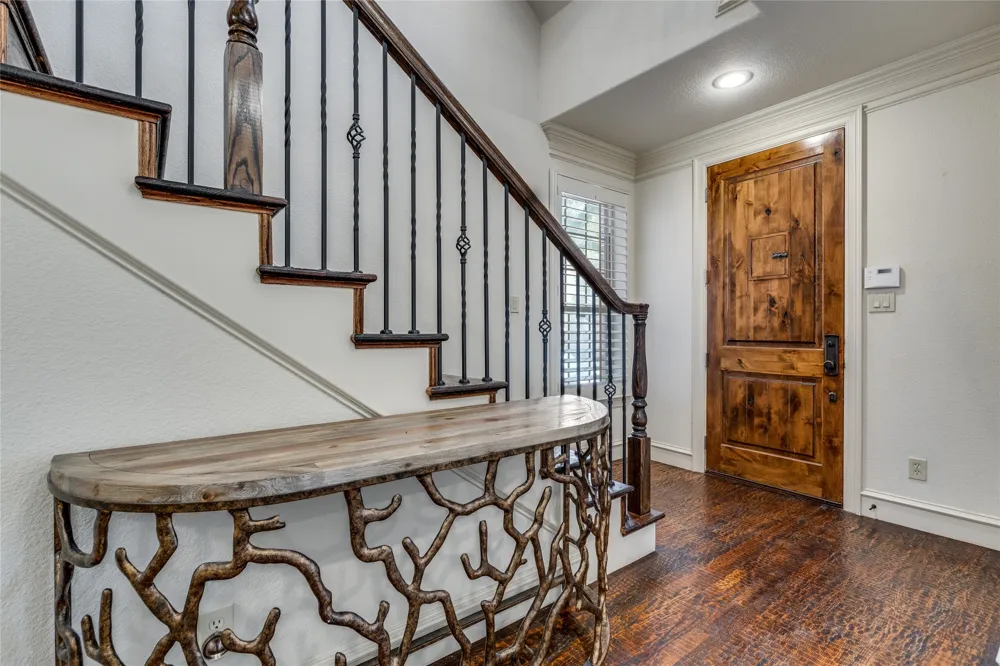 4045 Winsor Drive Farmers Branch, TX 75244