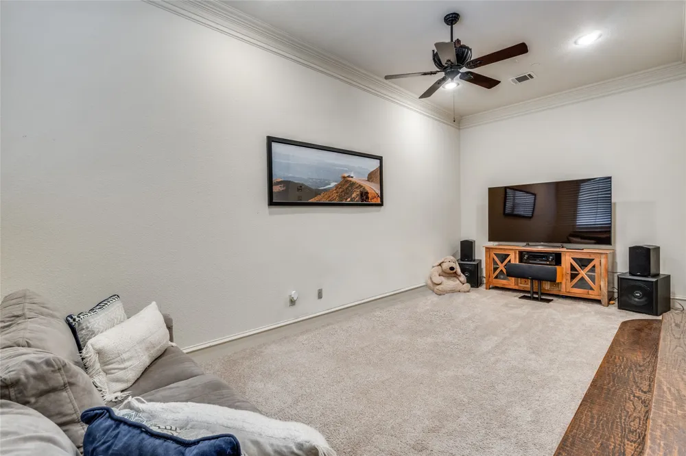 4045 Winsor Drive Farmers Branch, TX 75244