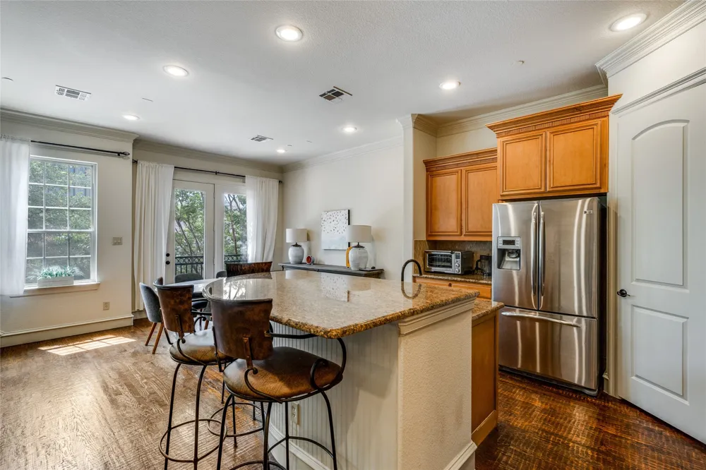 4045 Winsor Drive Farmers Branch, TX 75244