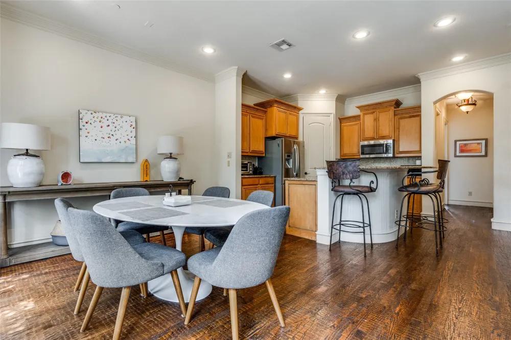4045 Winsor Drive Farmers Branch, TX 75244