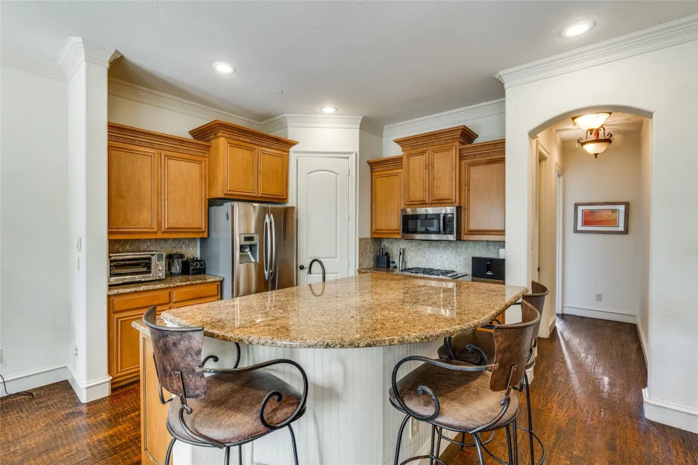 4045 Winsor Drive Farmers Branch, TX 75244
