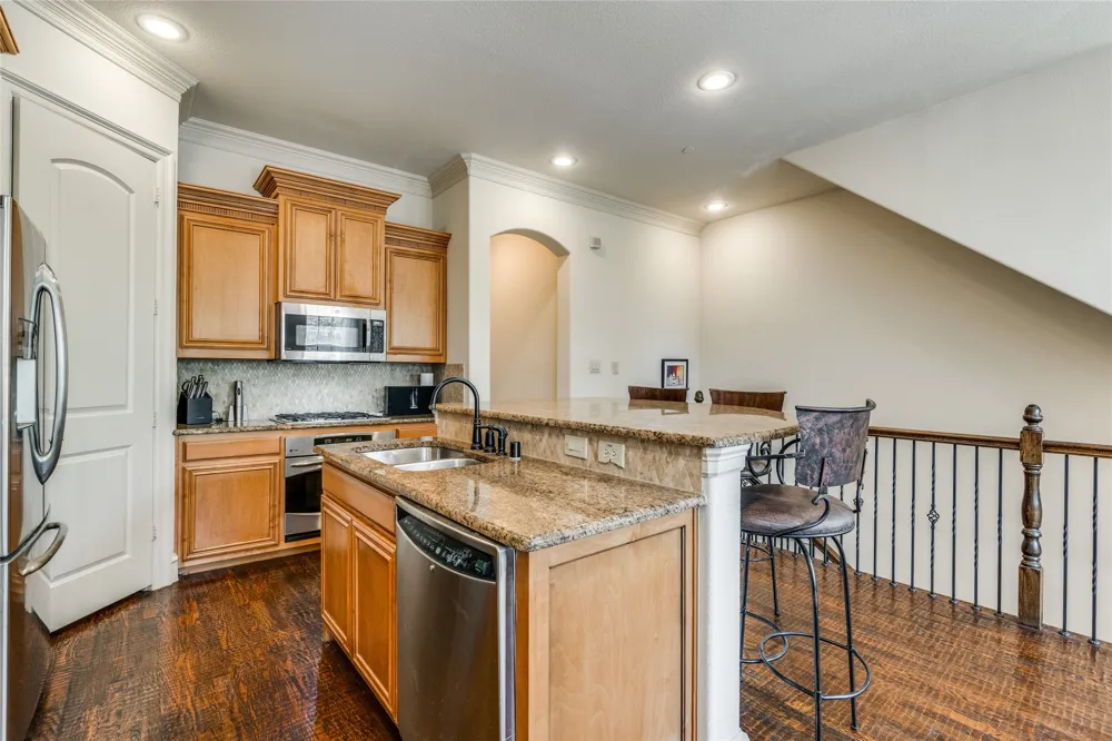 4045 Winsor Drive Farmers Branch, TX 75244
