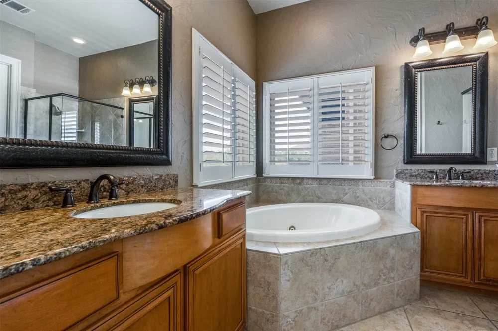 4045 Winsor Drive Farmers Branch, TX 75244