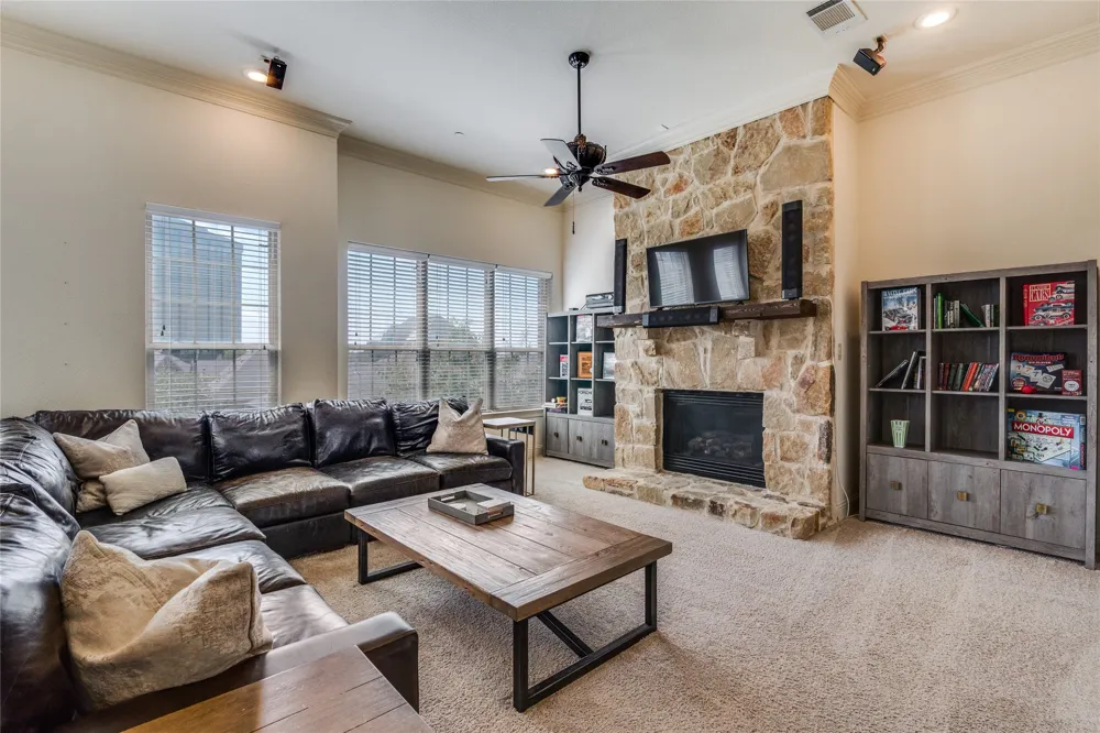 4045 Winsor Drive Farmers Branch, TX 75244