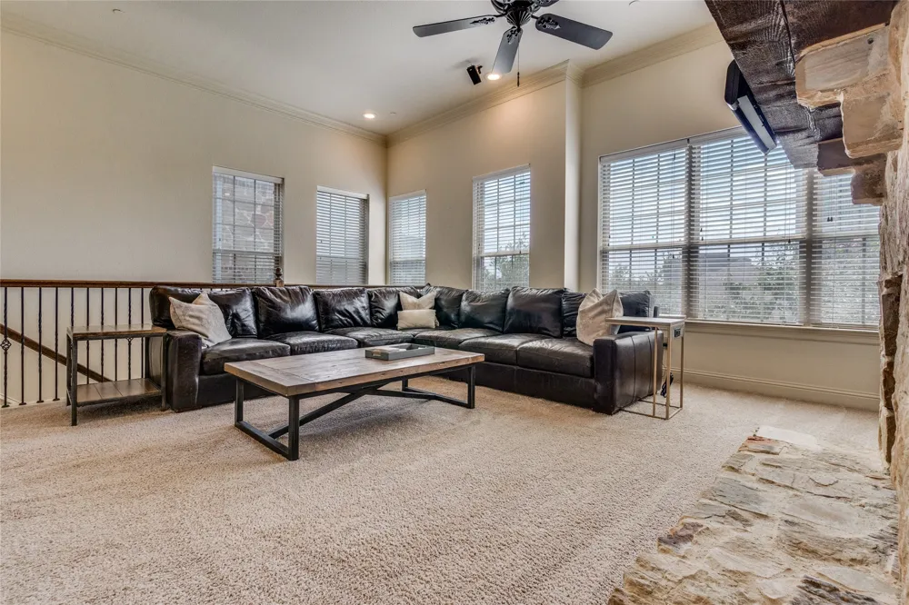 4045 Winsor Drive Farmers Branch, TX 75244