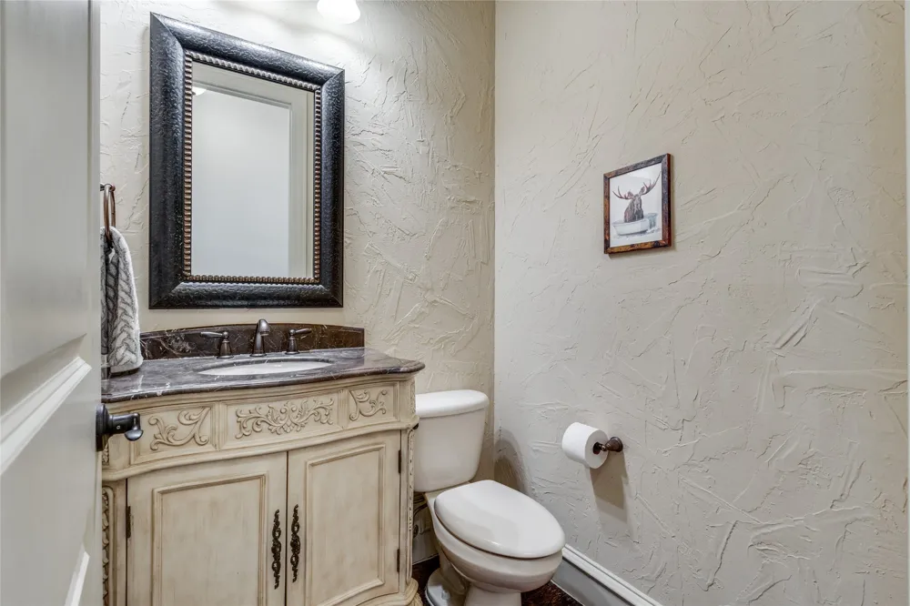4045 Winsor Drive Farmers Branch, TX 75244