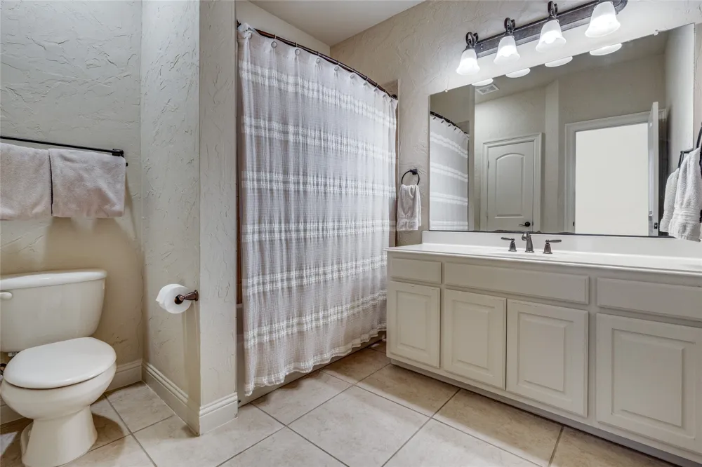 4045 Winsor Drive Farmers Branch, TX 75244