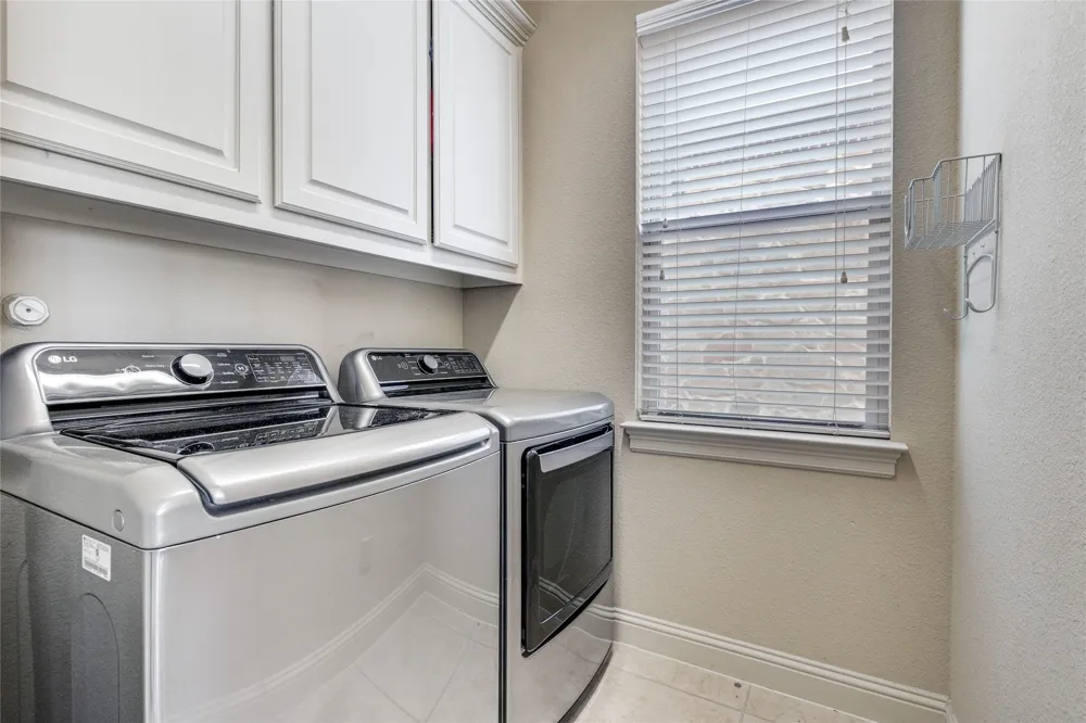 4045 Winsor Drive Farmers Branch, TX 75244