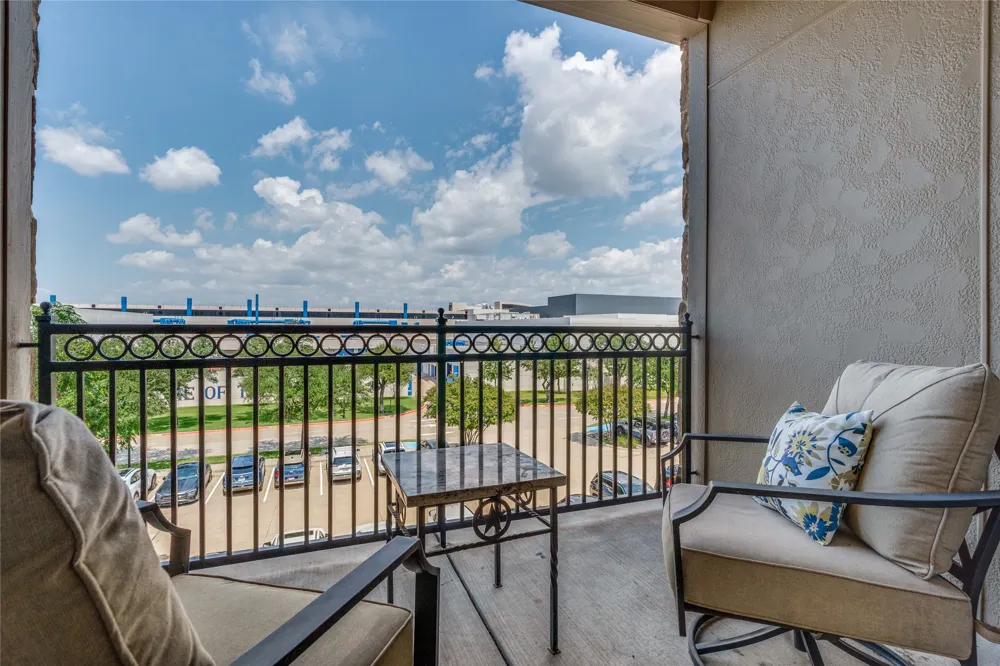 4045 Winsor Drive Farmers Branch, TX 75244