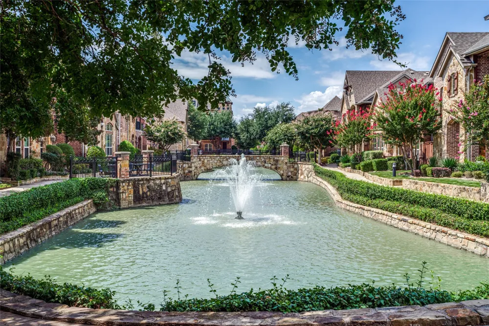 4045 Winsor Drive Farmers Branch, TX 75244