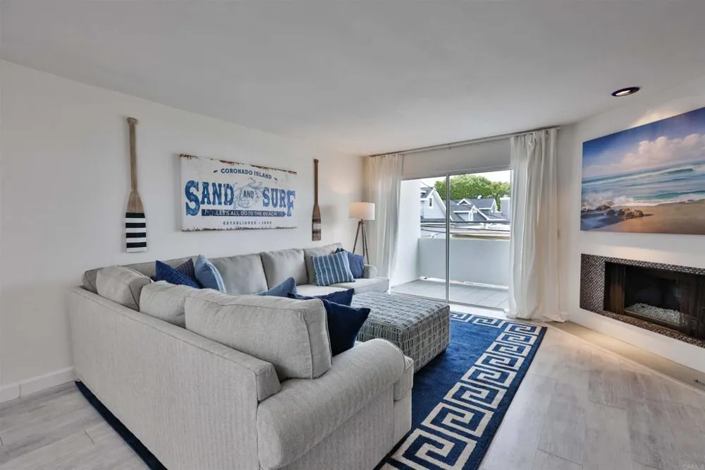 942 D AVENUE #B Coronado, CA 92118