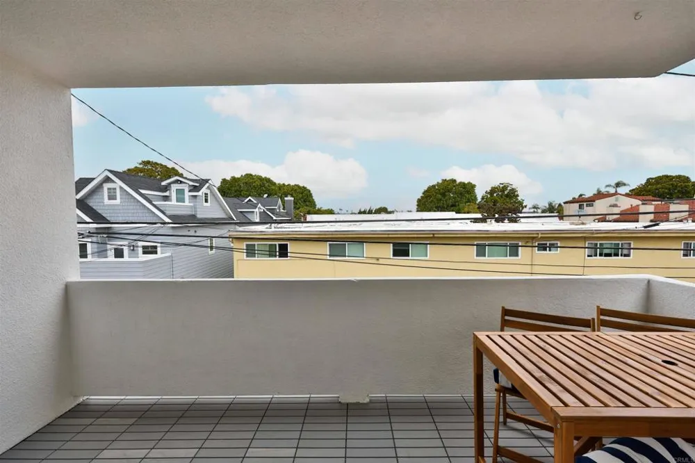 942 D AVENUE #B Coronado, CA 92118