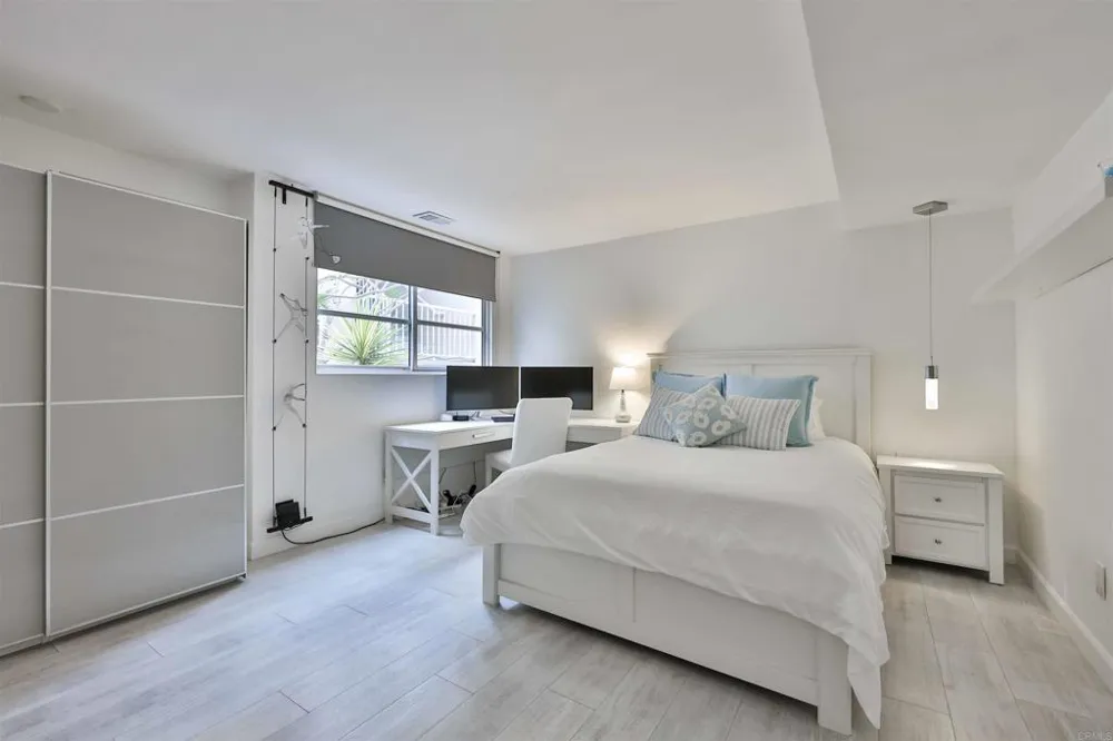 942 D AVENUE #B Coronado, CA 92118
