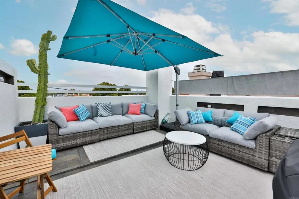 942 D AVENUE #B Coronado, CA 92118