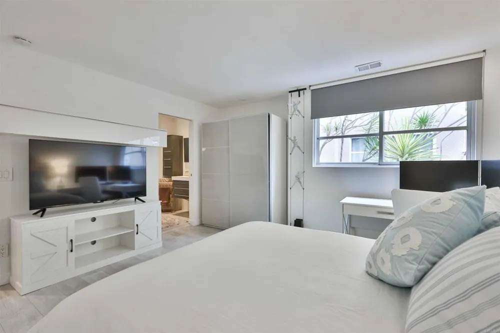 942 D AVENUE #B Coronado, CA 92118