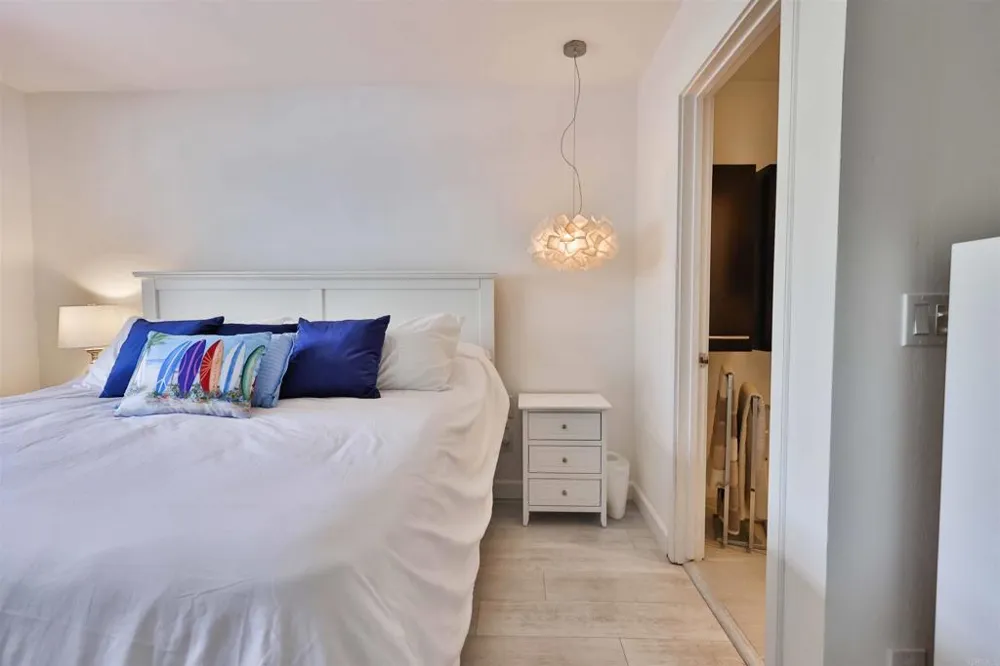 942 D AVENUE #B Coronado, CA 92118