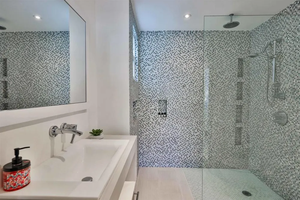 942 D AVENUE #B Coronado, CA 92118