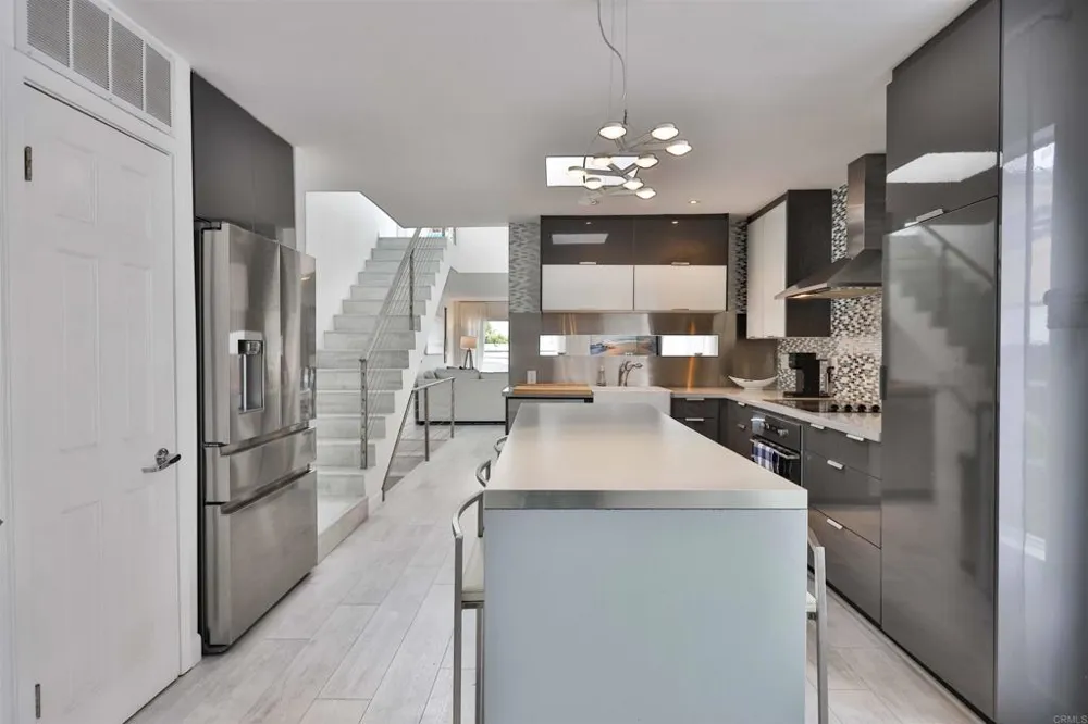 942 D AVENUE #B Coronado, CA 92118
