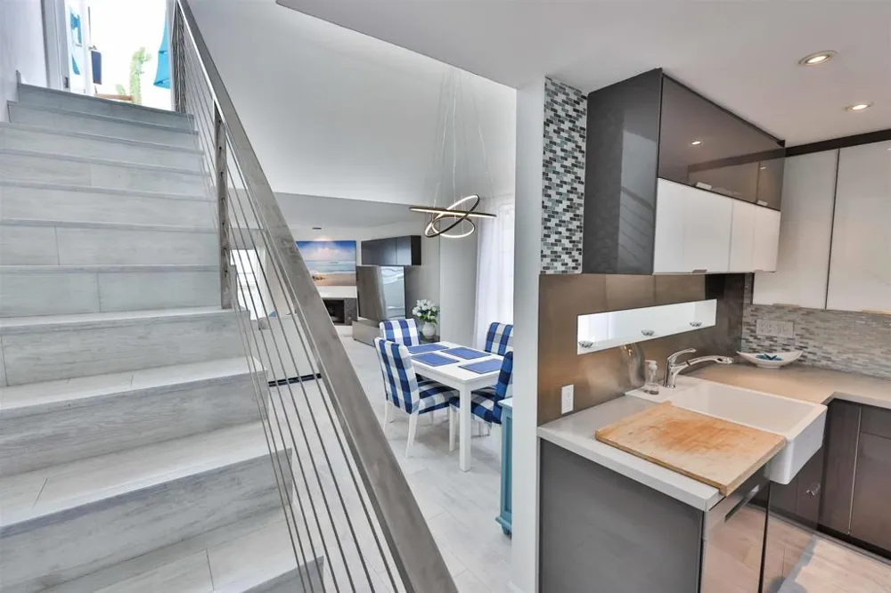 942 D AVENUE #B Coronado, CA 92118