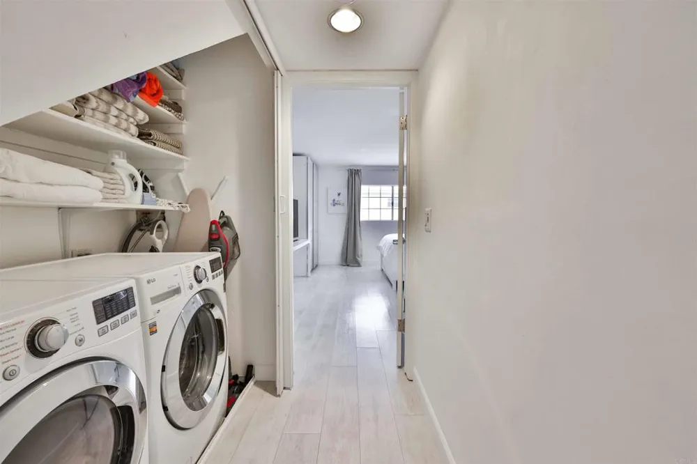 942 D AVENUE #B Coronado, CA 92118