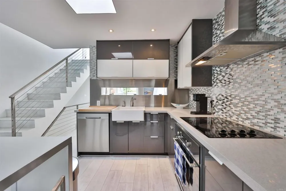 942 D AVENUE #B Coronado, CA 92118