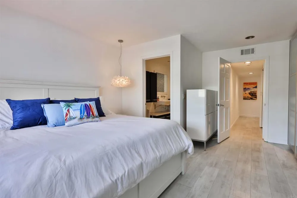 942 D AVENUE #B Coronado, CA 92118