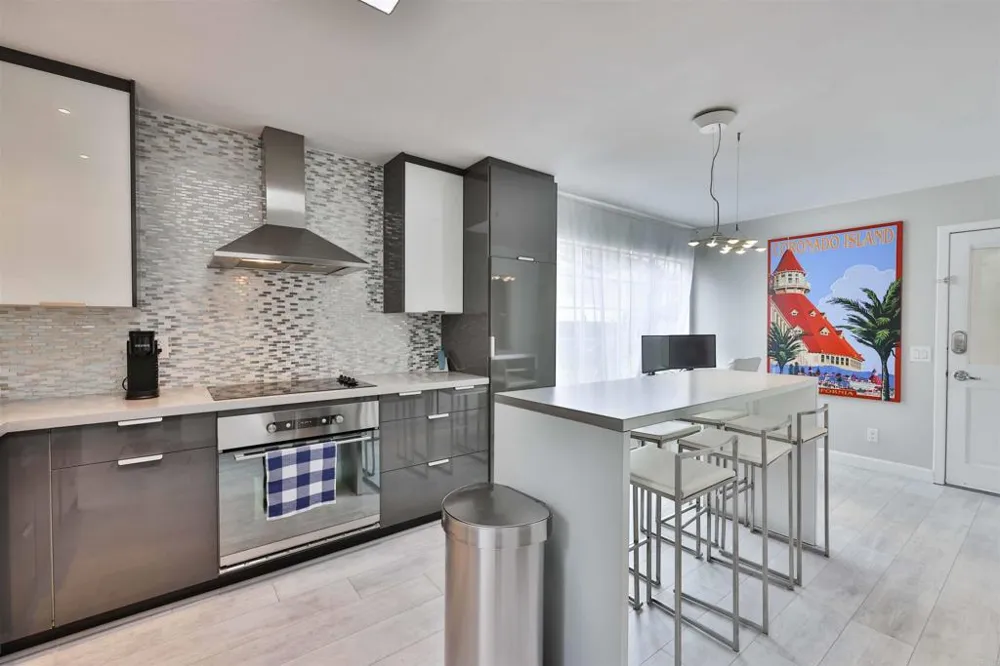942 D AVENUE #B Coronado, CA 92118