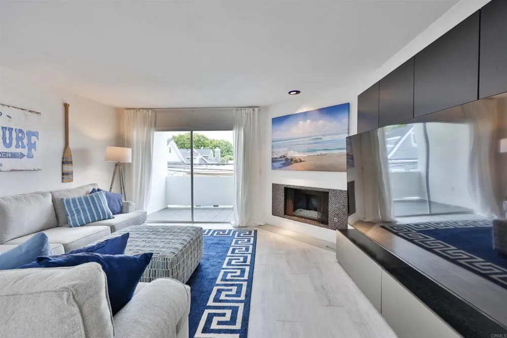 942 D AVENUE #B Coronado, CA 92118
